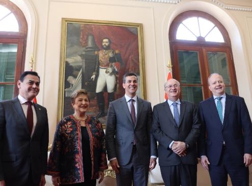 representantes del FMI y BID