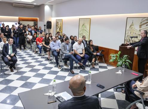 Ministro Fernández en acto de lanzamiento del FOGAE