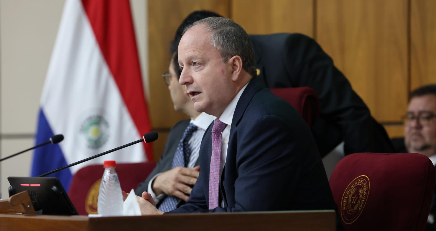 Ministro Carlos Fernández Valdovinos en la Bicameral