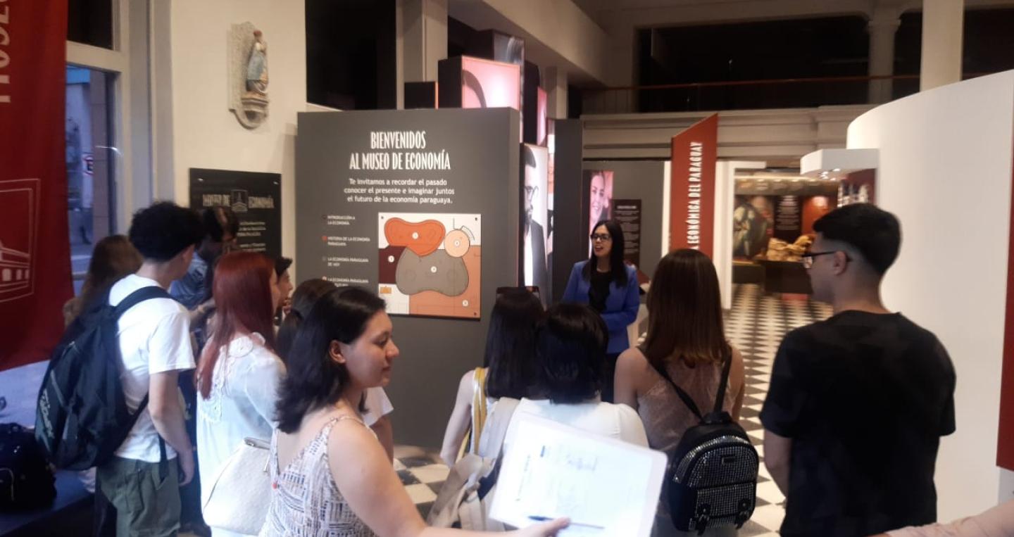 visitantes del museo