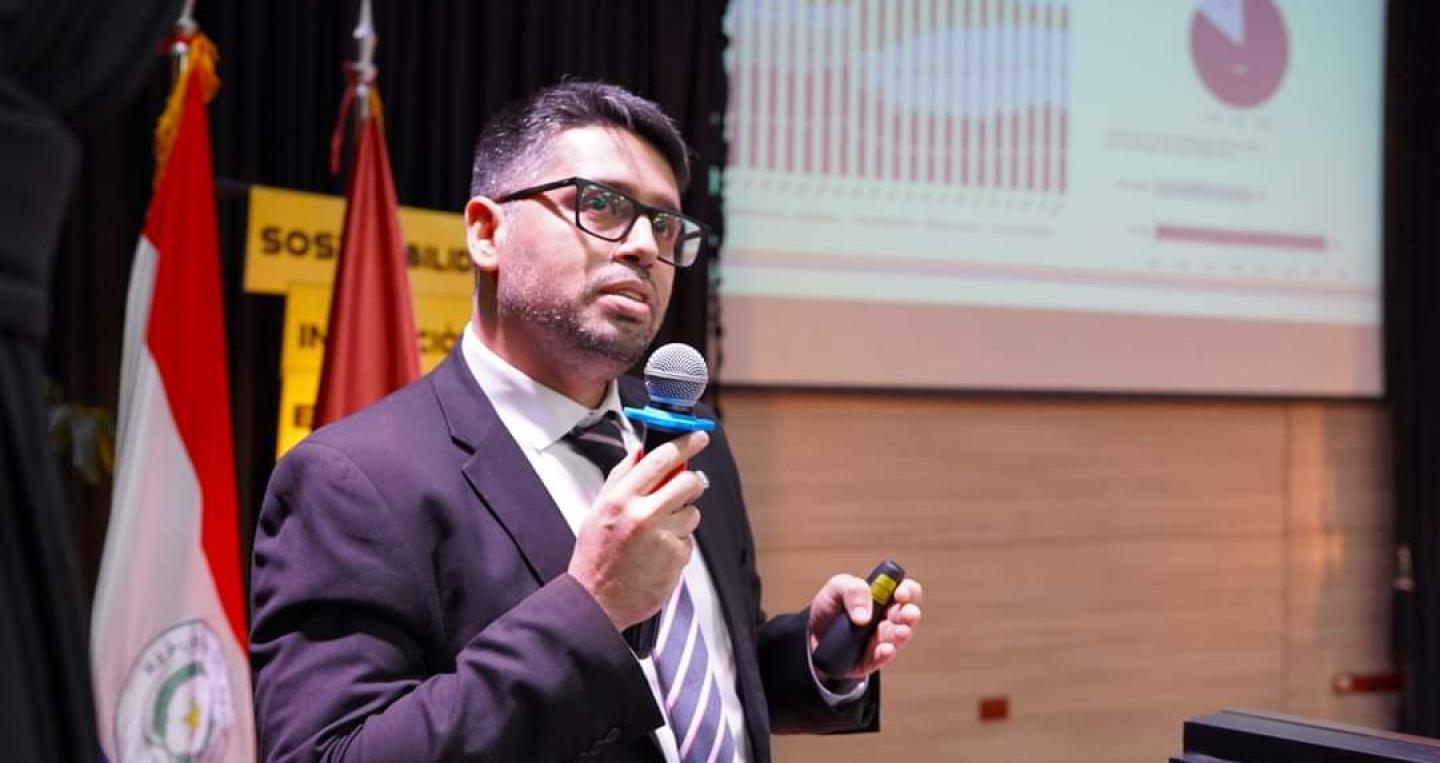 Director Ibarrola en Congreso sobre Deuda Pública