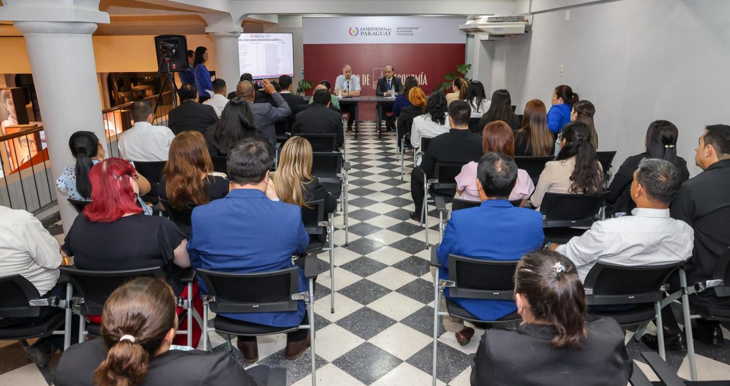 Acto de Desprecarización a funcionarios del MEF