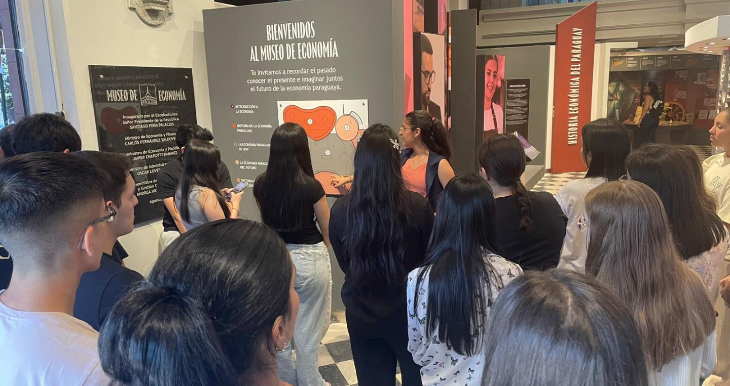 Estudiantes en el Museo