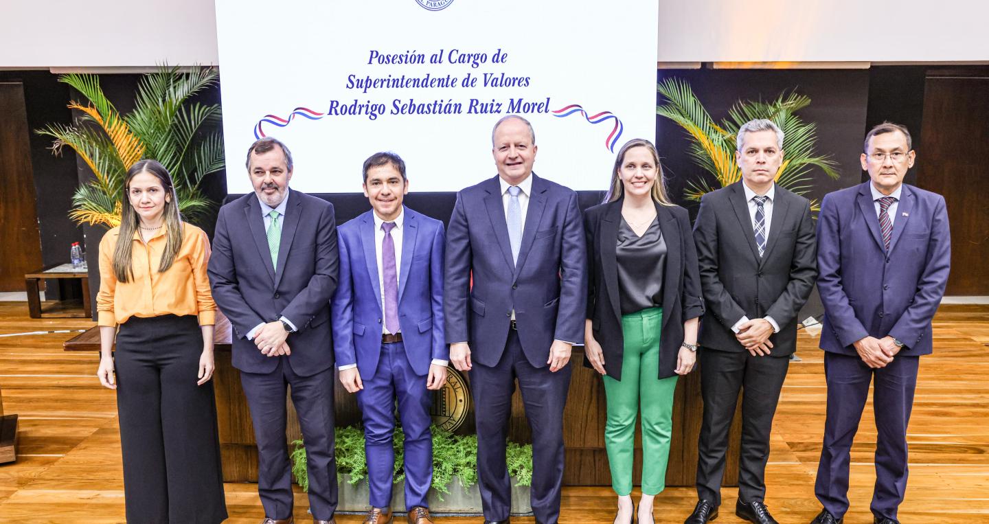 Autoridades del BCP con el ministro Fernández Valdovinos