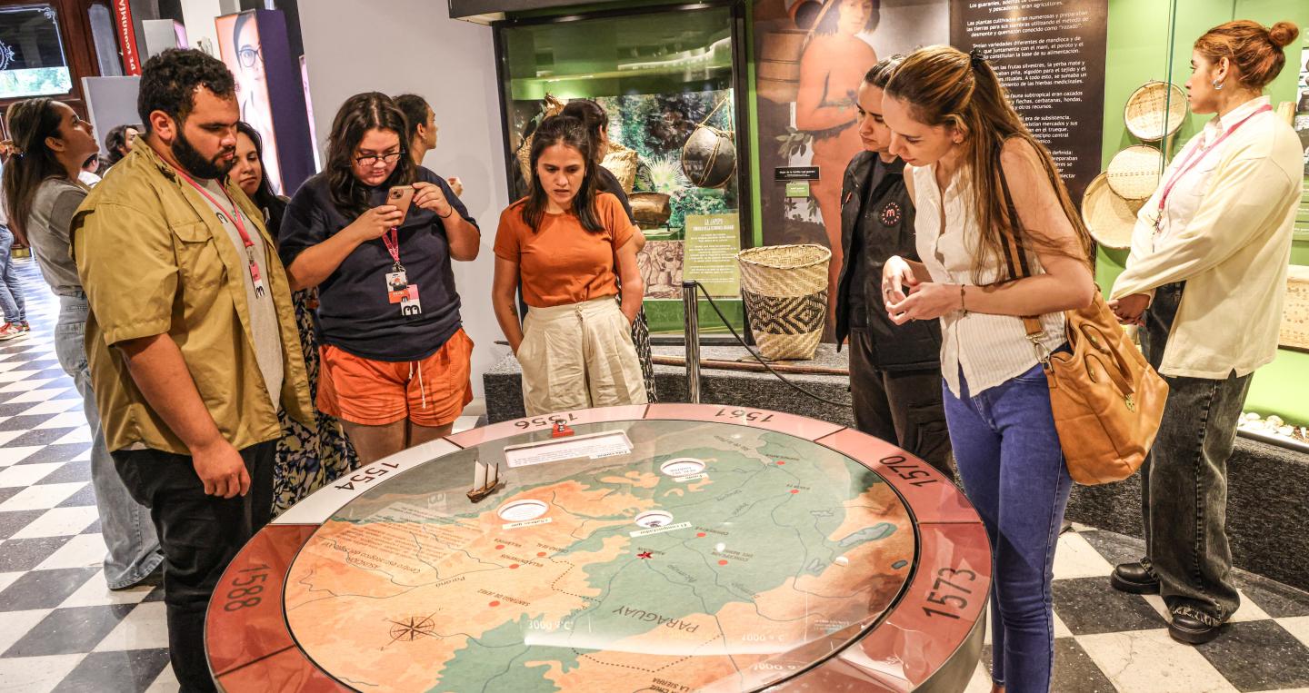 Visita de MuCi al Museo