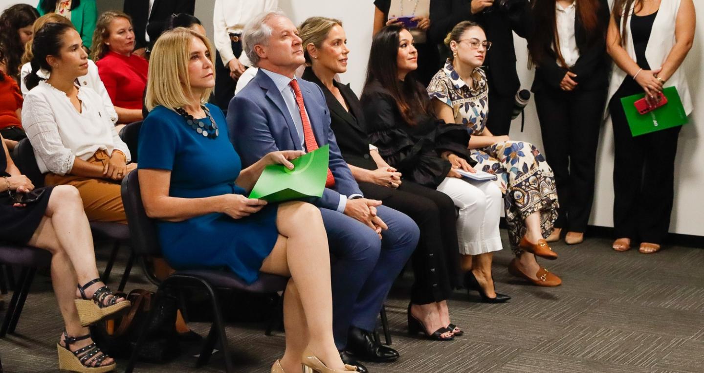 Autoridades en el lanzamiento de Mentoría de Mujeres