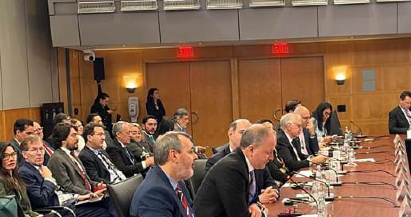 Ministro Carlos Fernández Valdovinos en reunión del BM y FMI