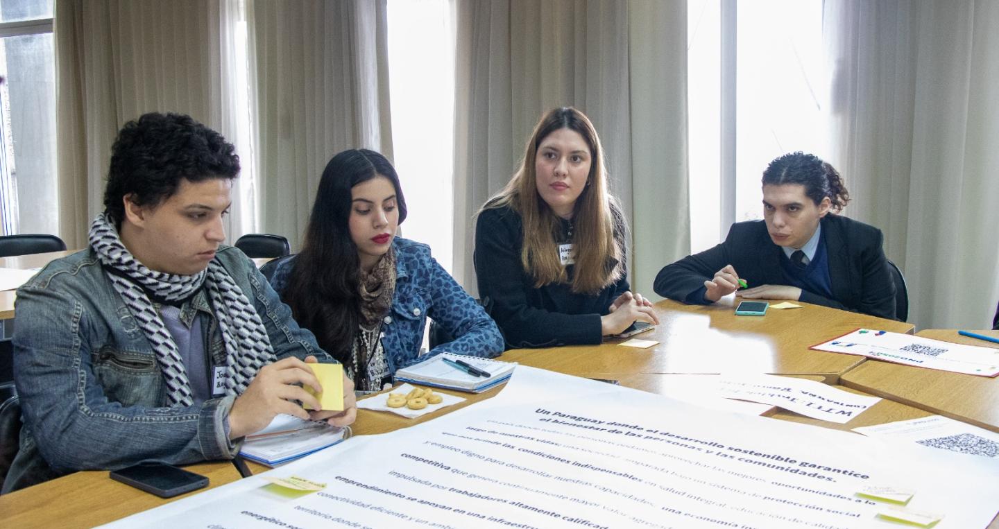 Jovenes participando del PND en el BCP