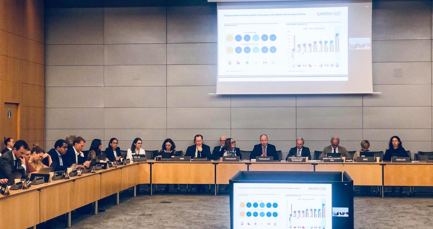 ministro de Economía y Finanzas, Carlos Fernández Valdovinos ante el Comité de Relaciones Globales de la Organización para la Cooperación y el Desarrollo Económicos (OCDE)
