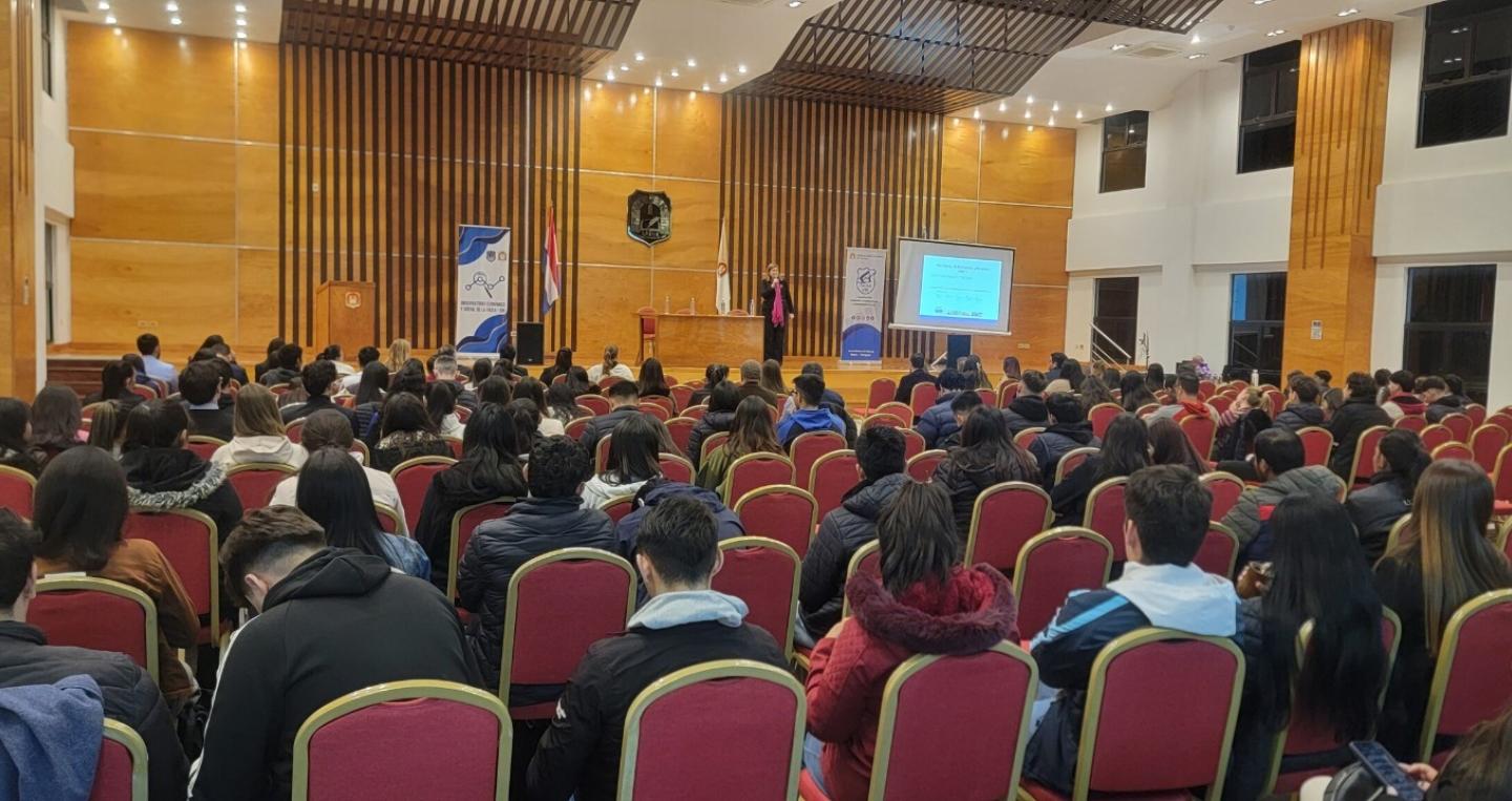 conferencia magistral titulada “Desafíos y oportunidades en la gestión administrativa del Estado”