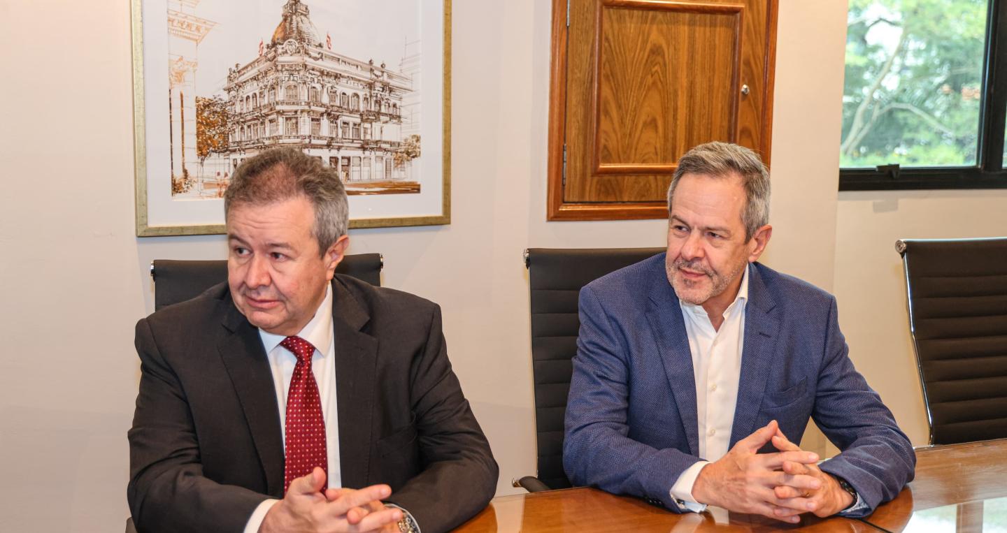Representantes de BNB Corporación Paraguay