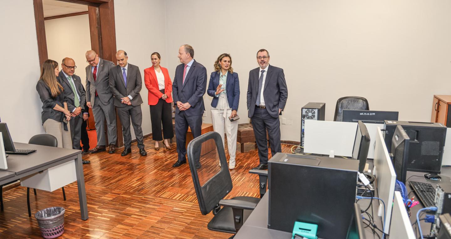 Oficina historia readecuada interiores