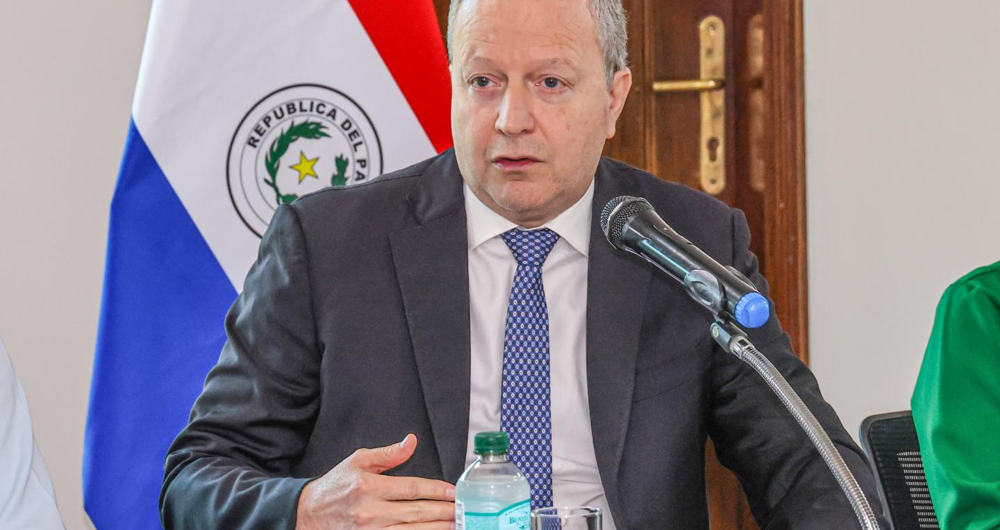Ministro Carlos Fenández Valdovinos en reunión del Consejo de Seguridad Social