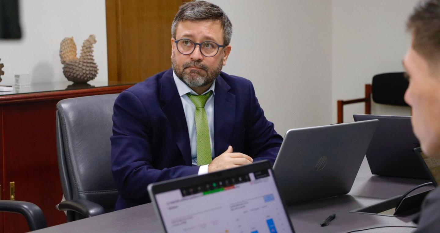 Director Rolando Sapriza en presentación de Situfin 
