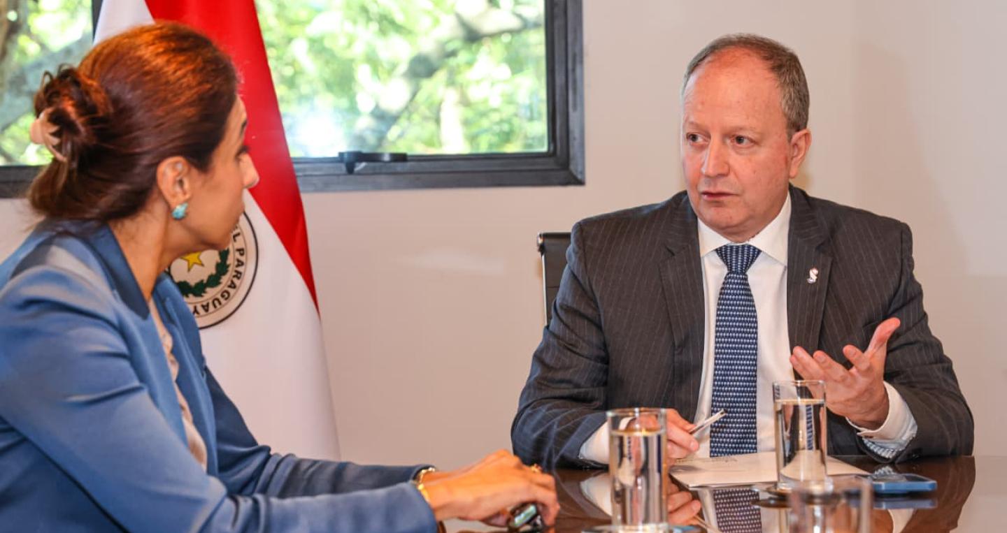 Ministro Fernández Valdovinos con Moody's 