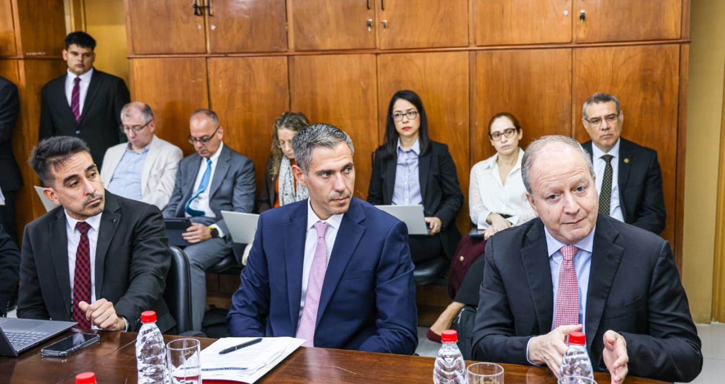 reunión con diputados sobre leyes económicas