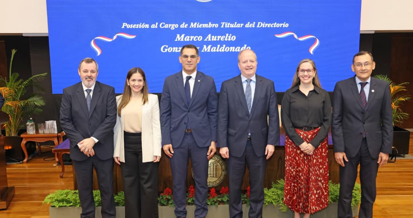 Ministro Fernández con autoridades del BCP