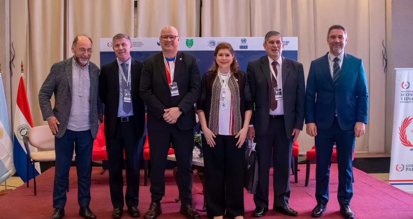 Autoridades en Seminario Internacional 