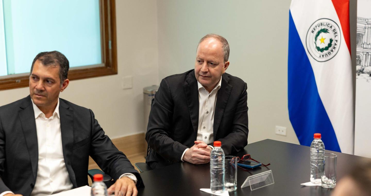 Ministro Fernández Valdovinos en reunión del EEN 