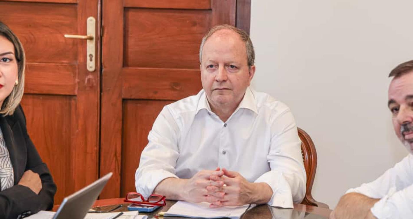 Ministro Carlos Fernández en la reunión del Consejo de Seguridad Social 