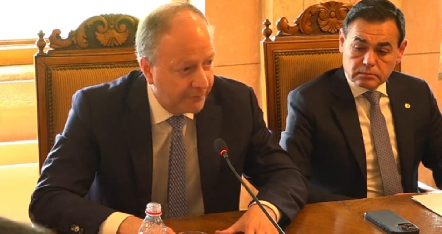 Ministro Carlos Fernández Valdovinos en reunión del Consejo de Ministros 