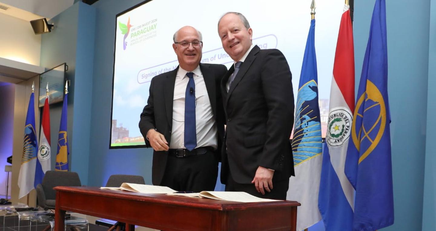 Ministro Carlos Fernández Valdovinos con Ilan Goldfajn