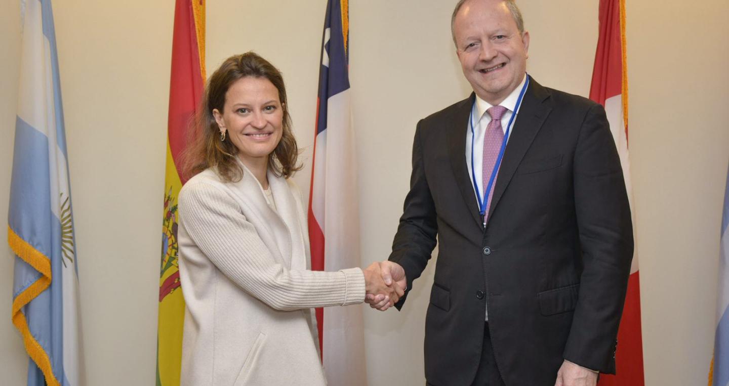 Ministro Carlos Fernández con Susana Cordeiro Guerra,