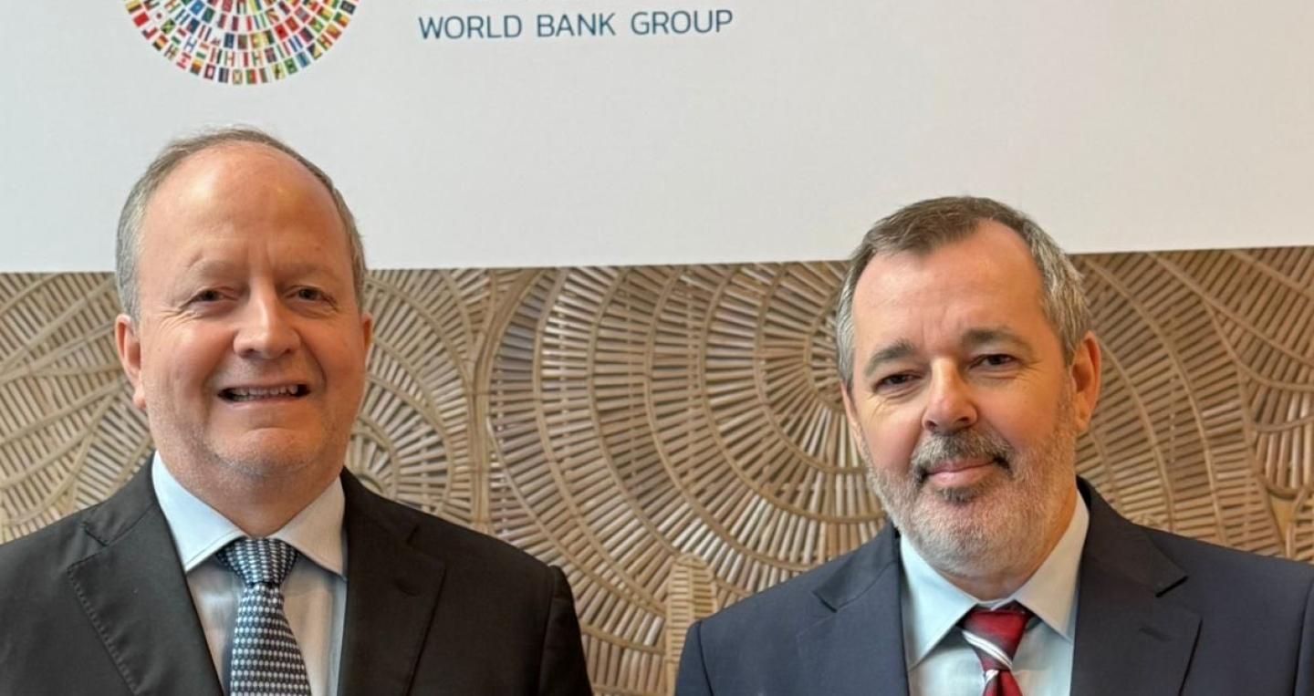 Ministro Carlos Fernández con Carlos Carvallo