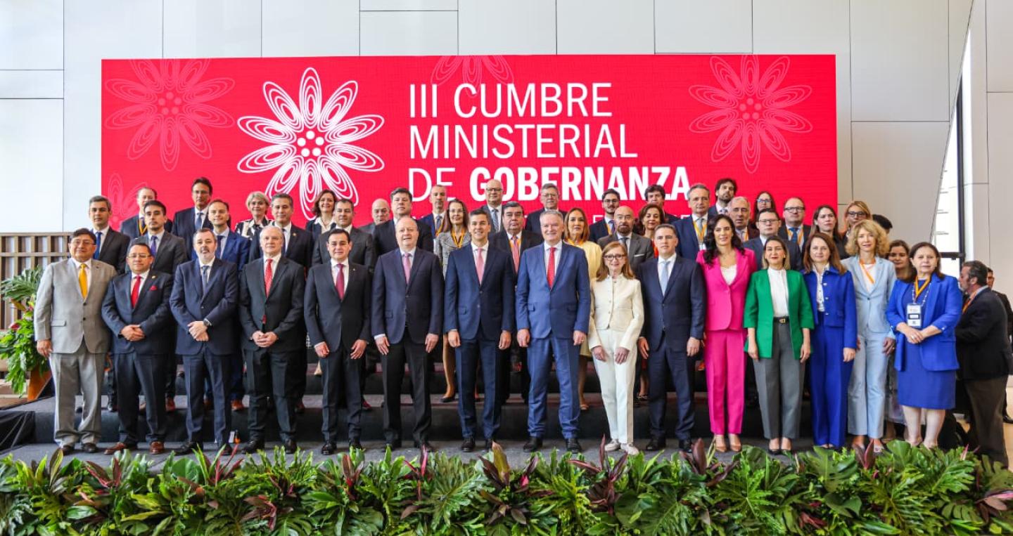 Autoridades en apertura de OCDE 