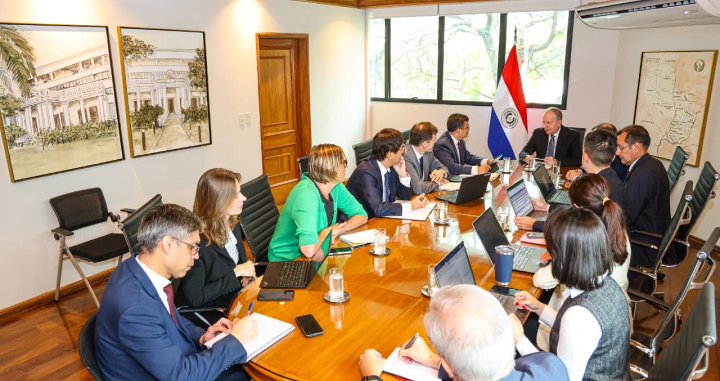 Misión del Fondo Monetario Internacional (FMI) en Asunción con el Ministro Fernández Valdovinos