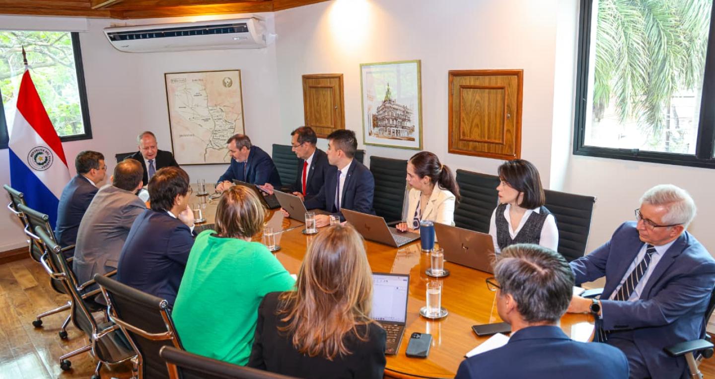 Misión del Fondo Monetario Internacional (FMI) en Asunción con el Ministro Fernández Valdovinos