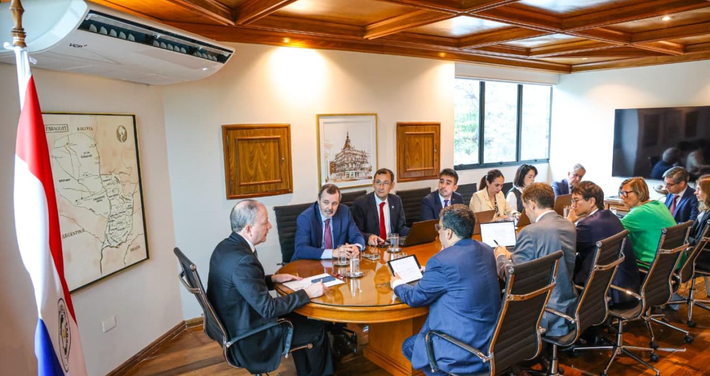 Misión del Fondo Monetario Internacional (FMI) en Asunción con el Ministro Fernández Valdovinos