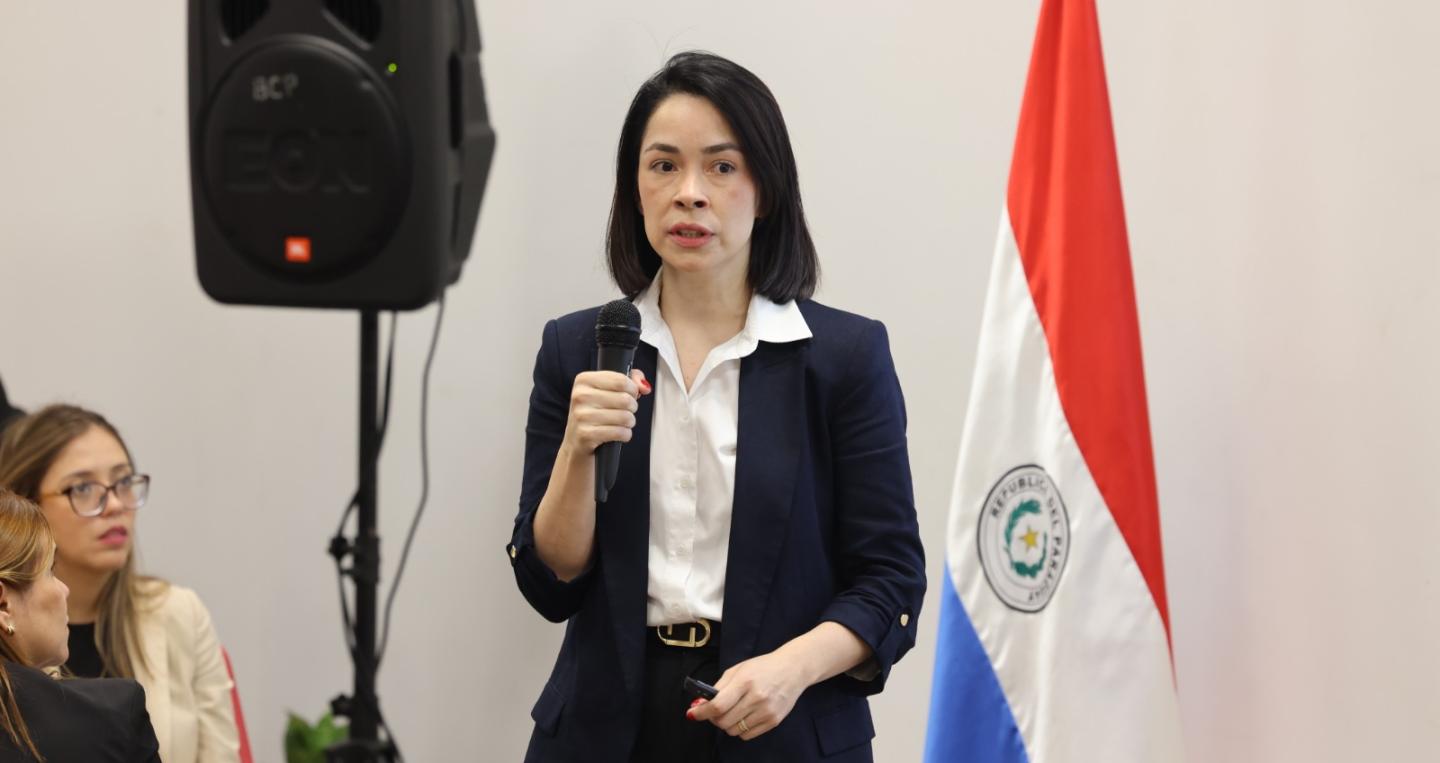 Gerente Liz Coronel en taller de Inclusión Financiera 