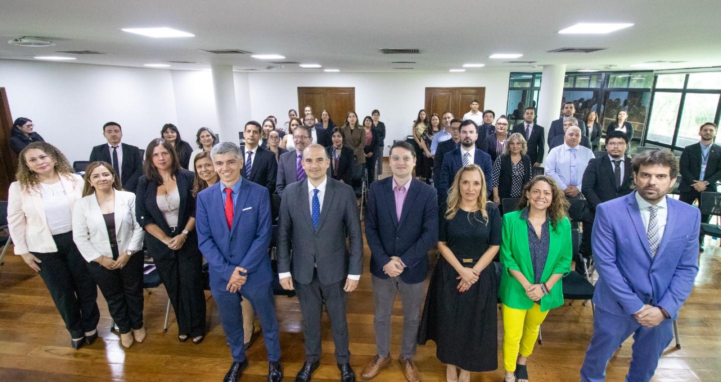 Participantes y autoridades en taller sobre beneficiarios finales 