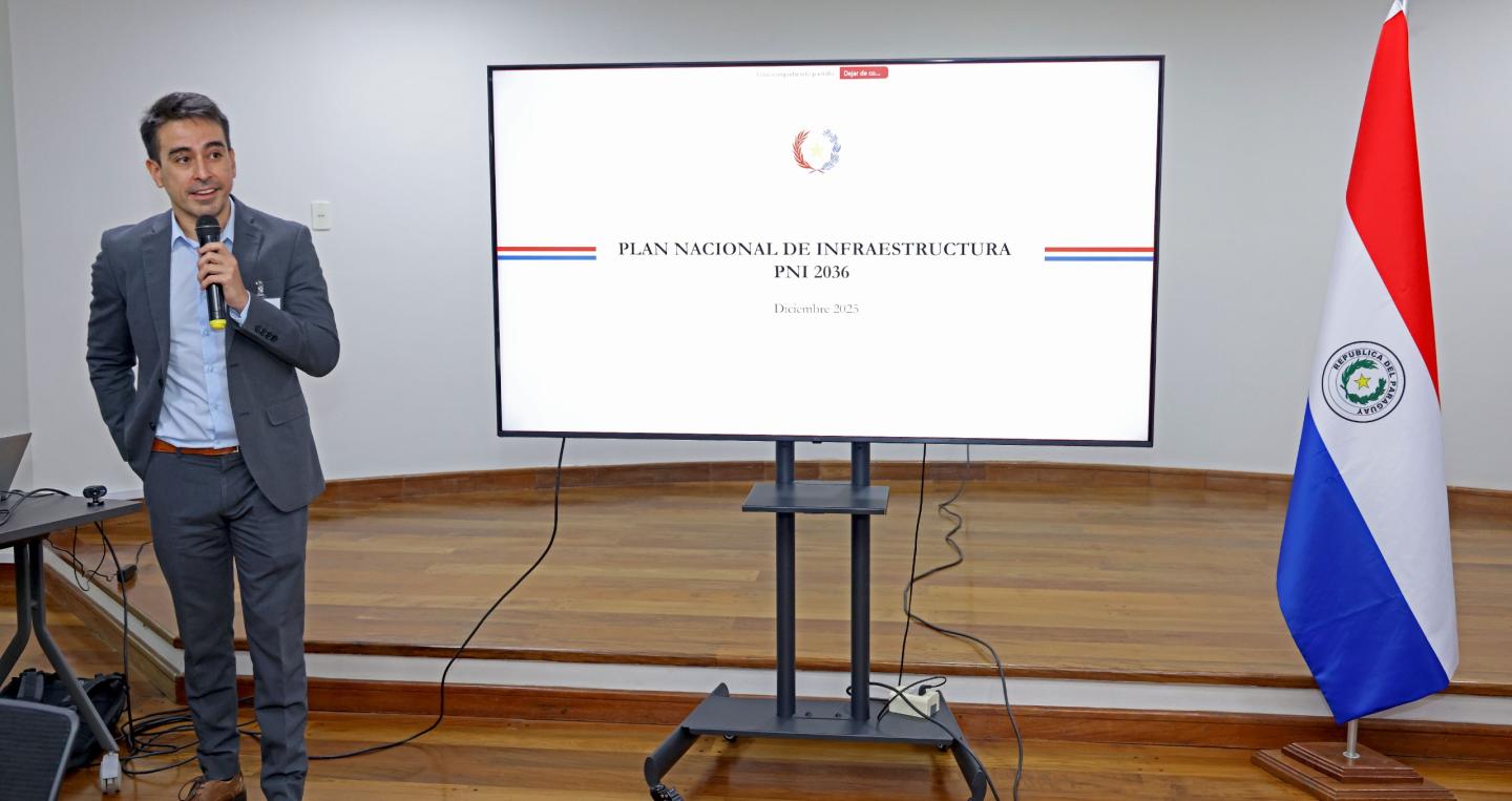 Viceministro Felipe González en presentación del Plan Nacional de Infraestructura