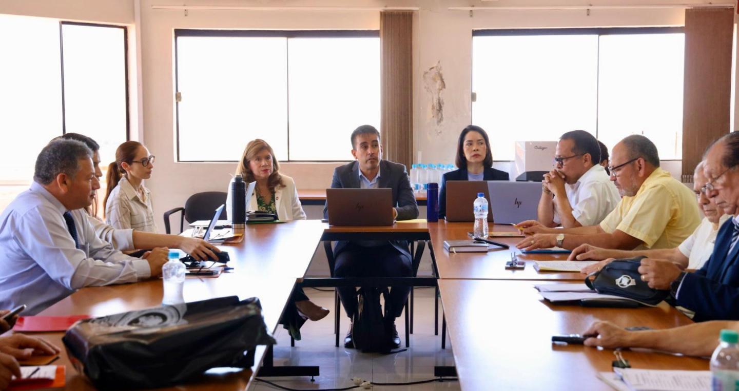 Reunión con Viceministro de Economía y las FFPP