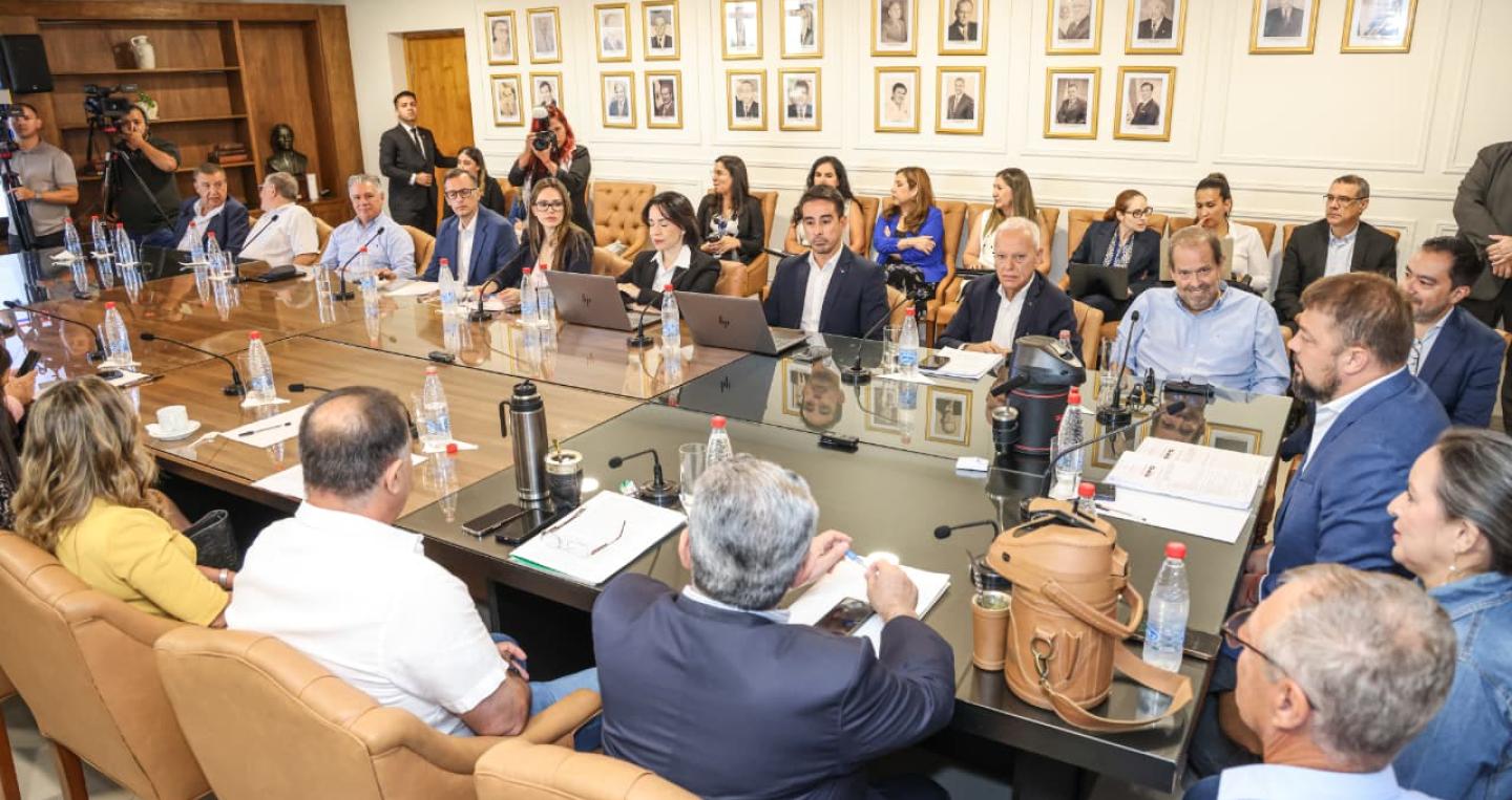 reunión con parlamentarios