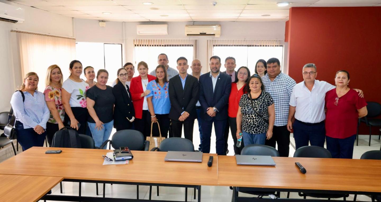 al término de reunión con enfermeros