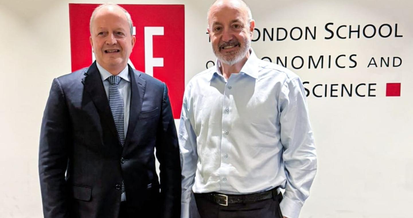 Titular del MEF en The London School of Economics and Political Science (LSE)