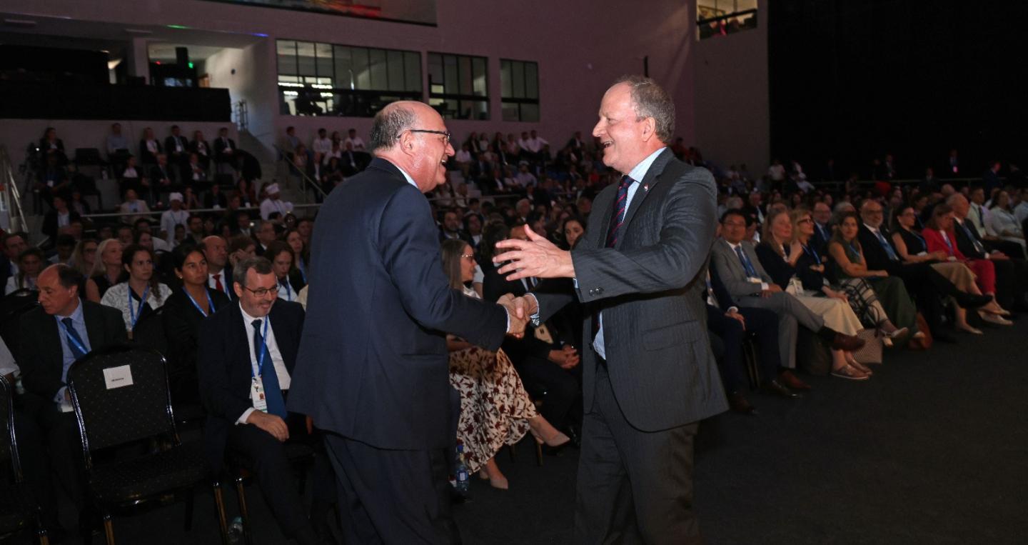 Ministro Carlos Fernández e Ilan Goldfanj 