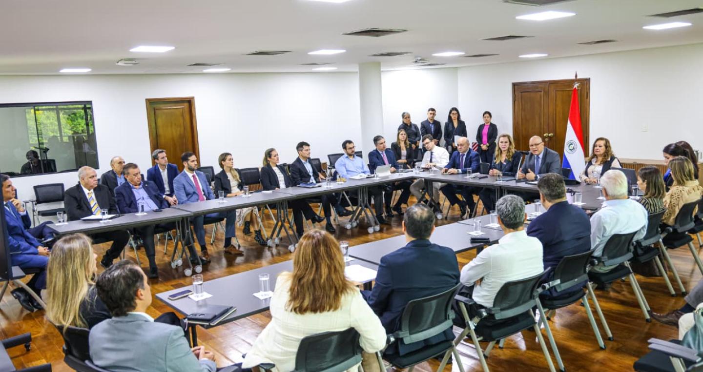 Reunión con farmacéutica