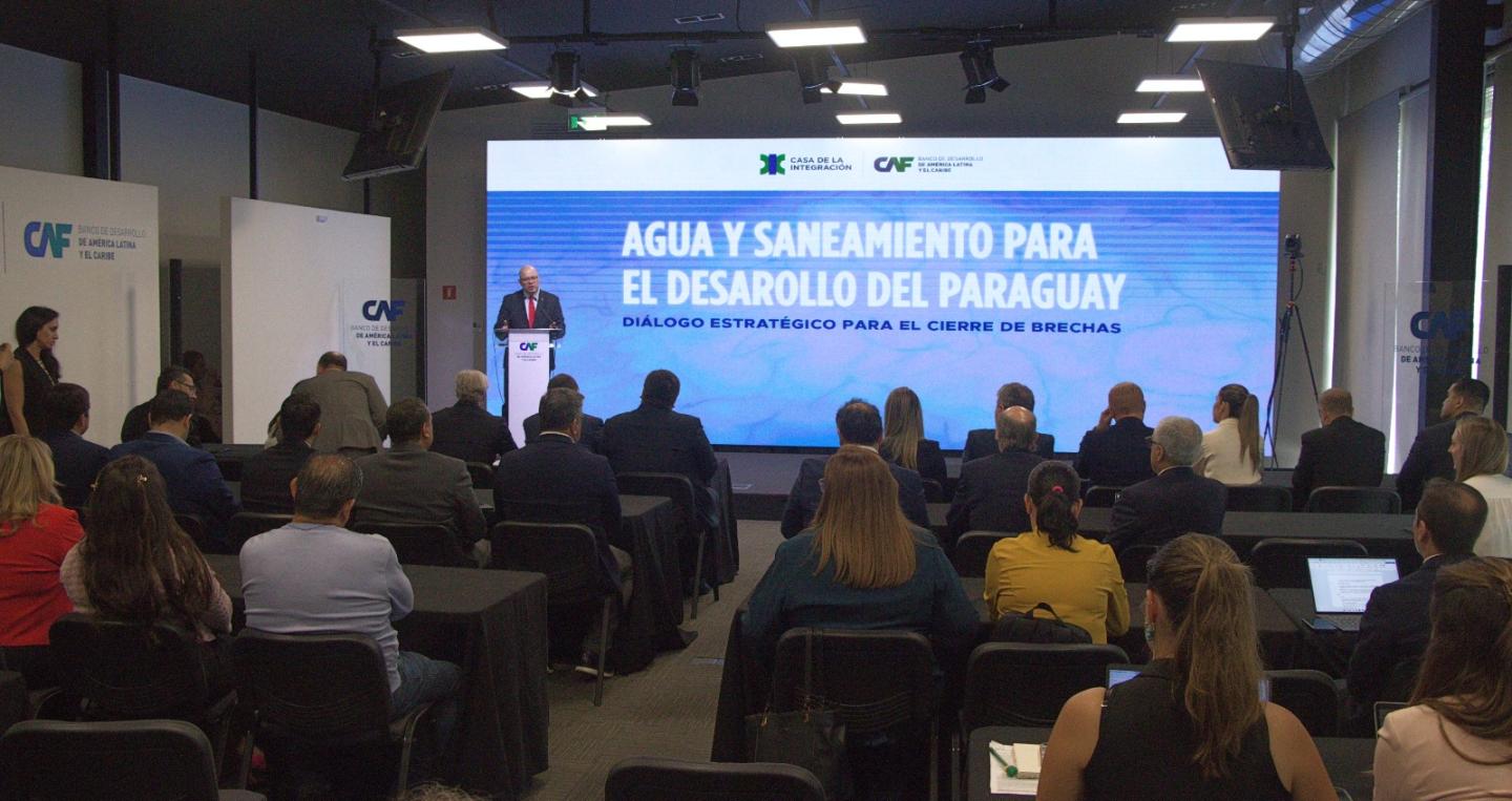 Ministro Oscar Lovera en evento CAF