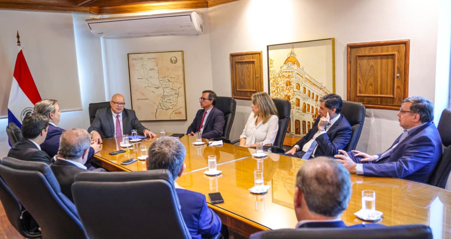 Ministro Lovera con Asoban