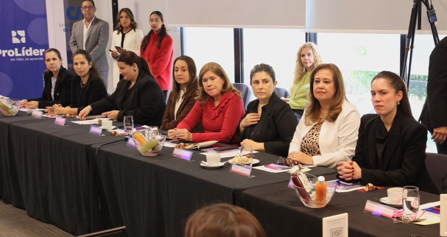 Mujeres lideres con CAF