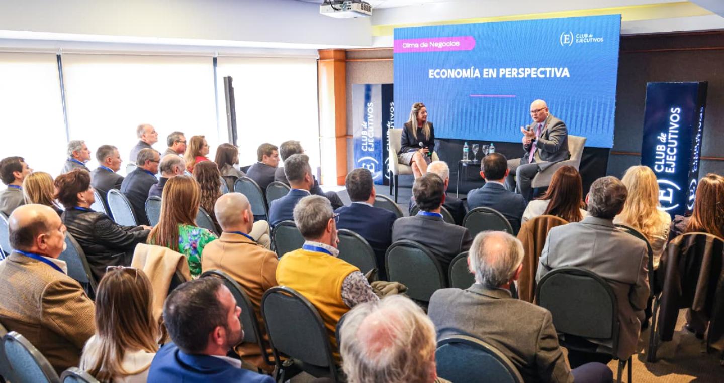 Ministro con empresarios del CE