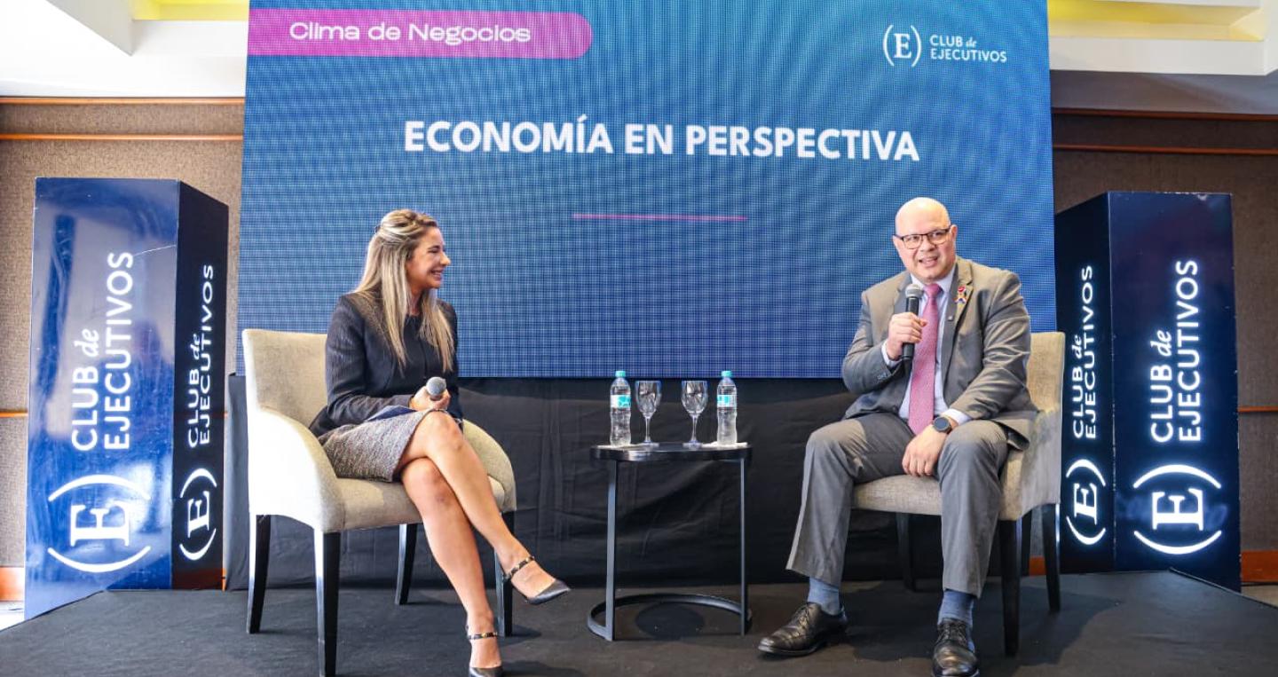 Ministro en Club de Ejecutivos 
