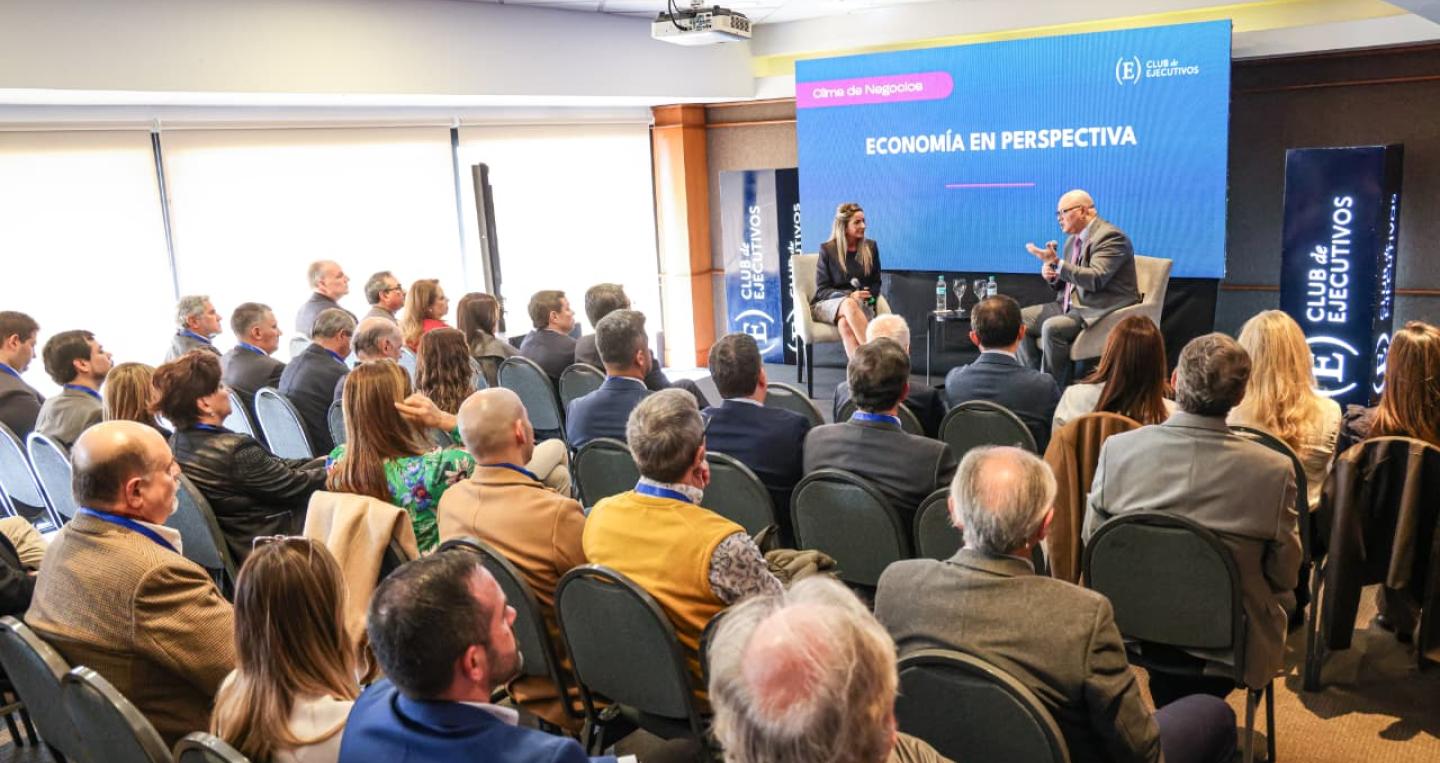 Ministro en Club de Ejecutivos