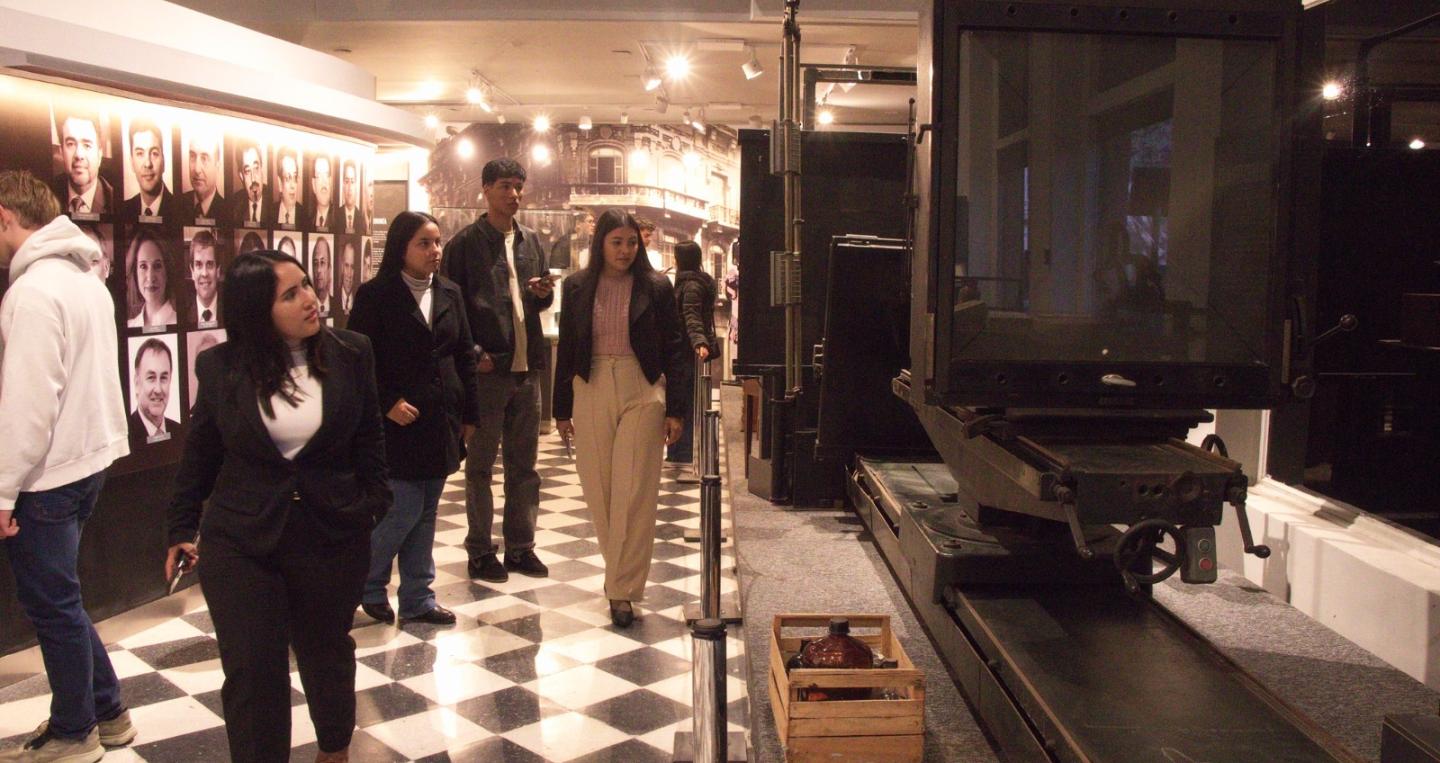 Visita de estudiantes de Economía