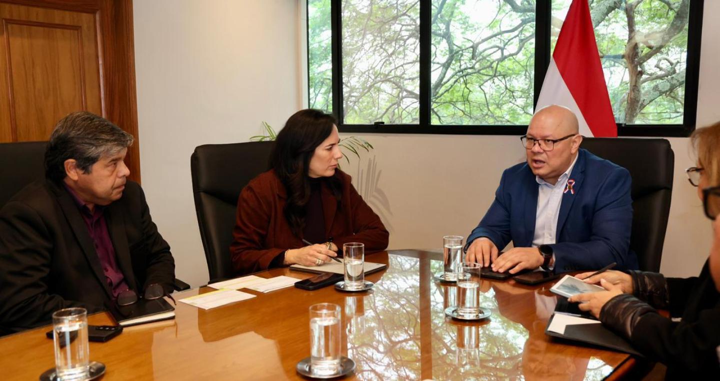 Reunión del MEF y MOPC
