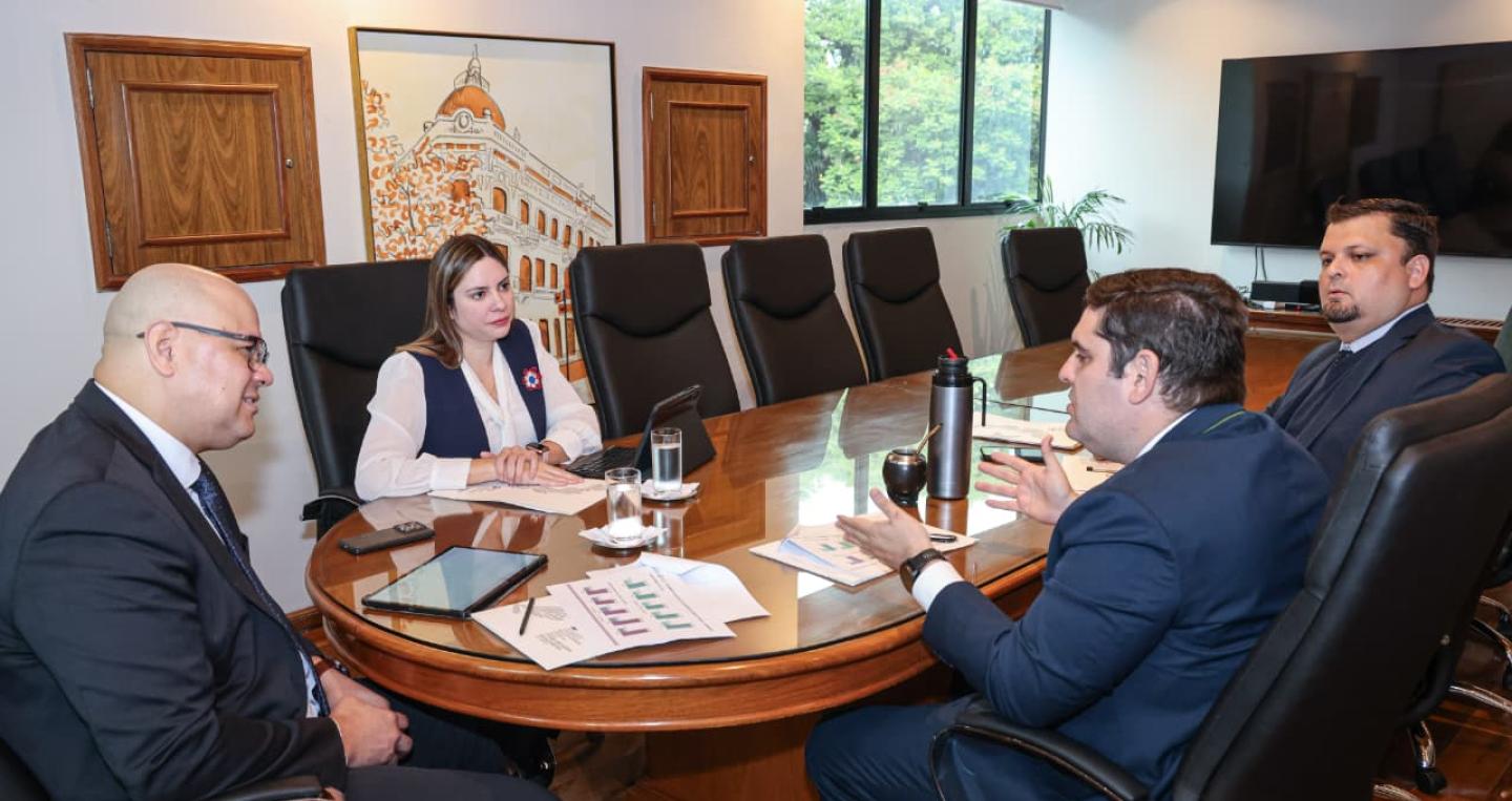 Ministro Lovera con Senacsa